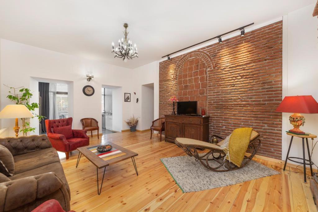Appartamento Duplex Opera 3 Tbilisi Esterno foto